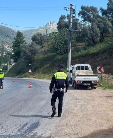 Aydın İl Jandarma Komutanlığı'ndan Köşk İlçesinde Trafik Denetimi: 18 Sürücüye Ceza Kesildi