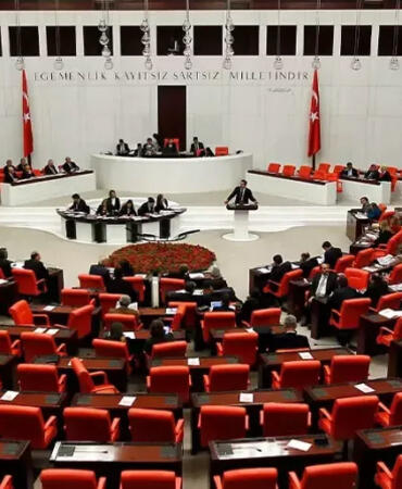 Emekli Maaş ve İkramiyelerine Zam Teklifi TBMM'ye Sunuldu!