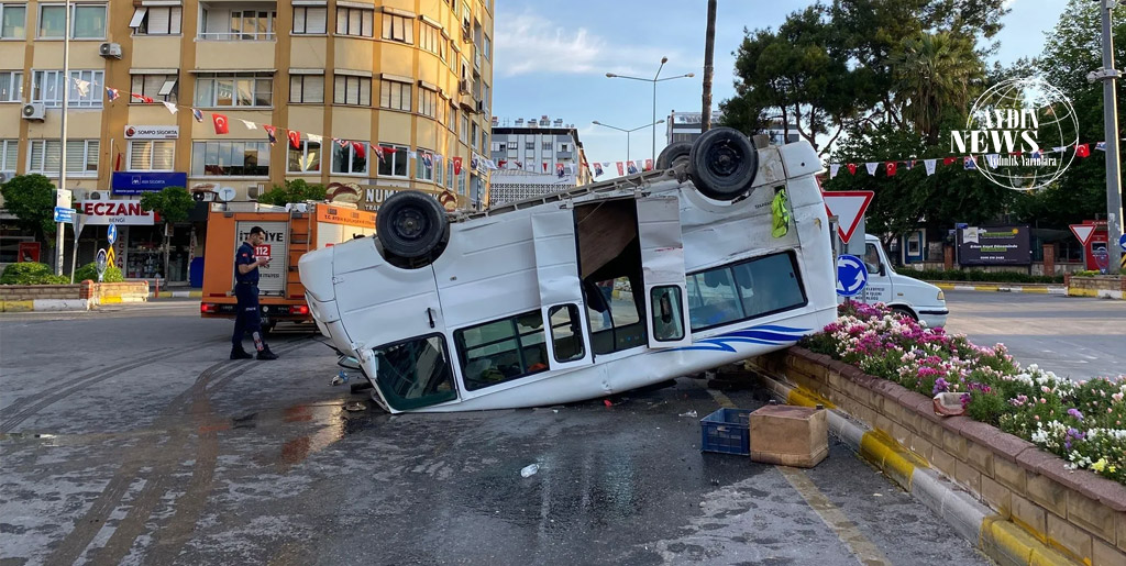 Nazilli'de Korkutan Kaza: İki Servis Minibüsü Çarpıştı, 3 Kişi Yaralandı