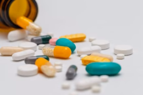 vitamin-ilac-depophotos-1479294-1