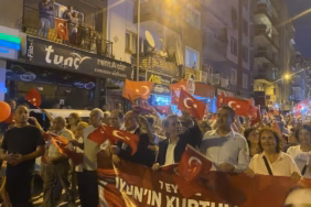aydinda-kurtulusun-coskusu-sokaklara-tasindi-yuzlerce-vatandas-mesale-ve-turk-bayraklariyla-fener-alayinda-bulustu-9
