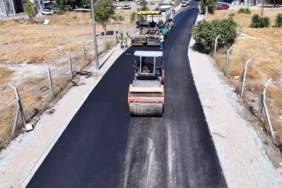 efelerde-ulasim-konforu-artiyor-sicak-asfalt-calismalari-sur-692566-49161b