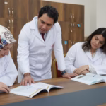 mebden-ogretmen-onluklerine-yeni-standart-ogretmenlerin-giyecegi-onlukler-belli-oldu-1