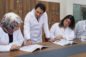 mebden-ogretmen-onluklerine-yeni-standart-ogretmenlerin-giyecegi-onlukler-belli-oldu-1