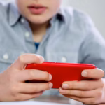 ogrenci-telefon-cocuk-telefon-getty-2103734